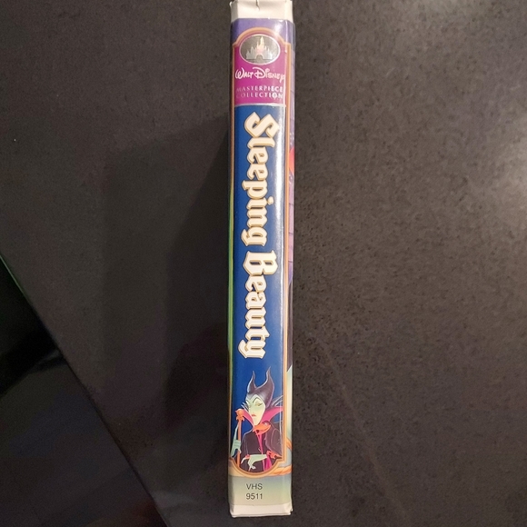 Walt disney sleeping beauty limited edition v h s - Picture 3 of 4